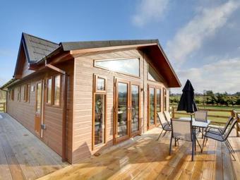 Lodge Cackle Hill Lakes