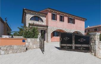 Four-bedroom Holiday Home In Orihi