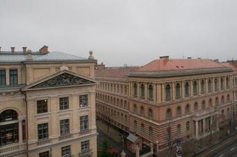 Astoria Balcony Apartment