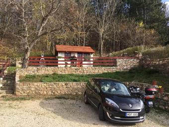 Hostal Bakonyi Apartmanh�z - M�kus Vend�gl? Restaurant