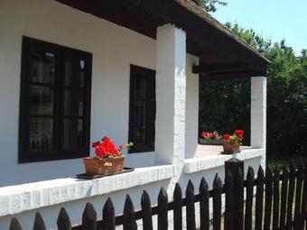 Holl�k�ves Vend�gh�zak