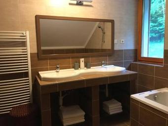 H�romhuta Vend�gh�z