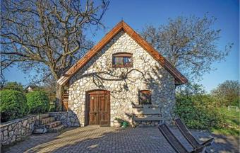 One-bedroom Holiday Home In Lovasbereny