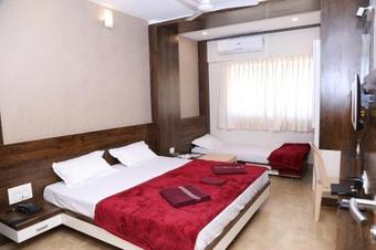 Hotel Navaratna Palace