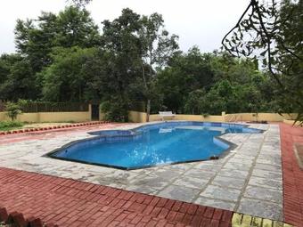 Hotel Baaz Jungle Resort