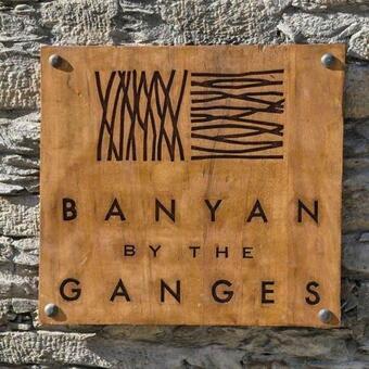 Hotel Banyan By The Ganges