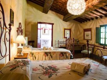 Spacious Holiday Home With Swimming Pool In Ghizzano Italy