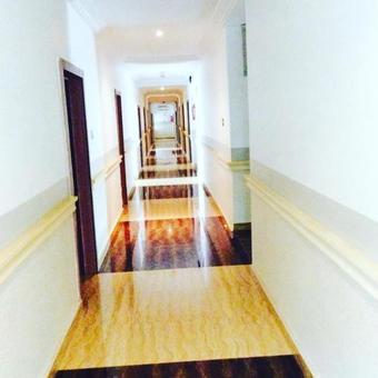 Ne-yo Hotel