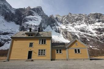 Hostal Trollveggen Stasjon