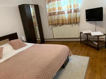 Hostal Corvin And Bedroom