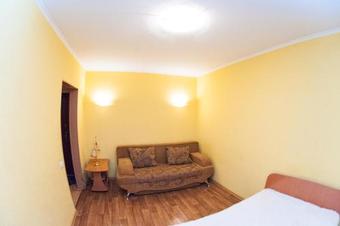 Apartment On Parizhskoy Kommuny 1