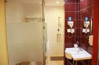 Hotel Hanting Express Zhenjiang Dagang Butterfly City Square