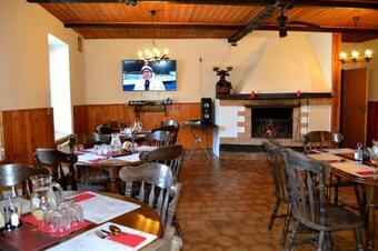 Hotel & Restaurant Adolfovsk� Dv?r