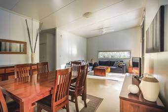 Lodge Yarrangobilly Caves House