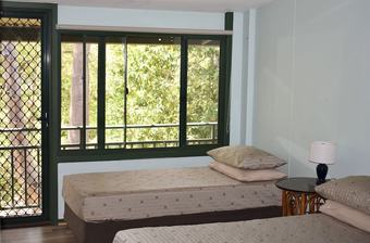 Hotel Parry Creek Farm Tourist Resort And Caravan Park