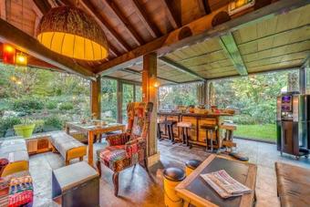 Hotel Les Cabanes De La Maison Rouge