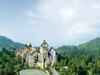 Hotel Colmar Tropicale French Theme Resort