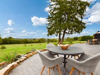 Cozy Home In La Neuville-aux-joutes With Private Garden