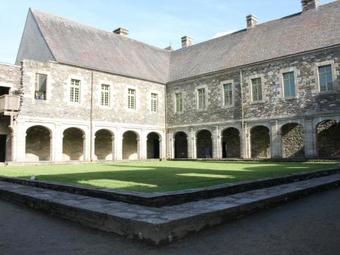 Luxurious Cottage In Ma�l-carhaix Brittany With Private Terrace