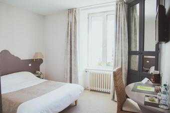 Hotel H�tel Logis Le Bourbon