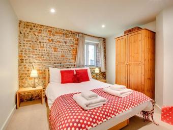 Traditional Holiday Home In Briston With Garden