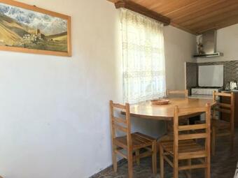 Hostal Traveler Kazbegi Guesthouse