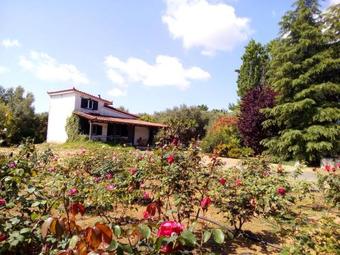 Agroturismo Beautiful Cottage With A Rose Garden