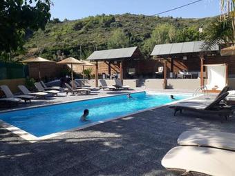 Almirikia Apartments & Rooms