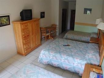 Posada Orange Hill Beach Inn