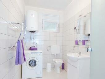 Spacious Holiday Home With Private Pool In Jasenice