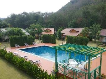 Hotel Palazzo Pavone Gallery & Resort