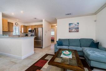 Parkside 15, 2 Bedrooms, Walk To Beach, Pool Access, Sleeps 6