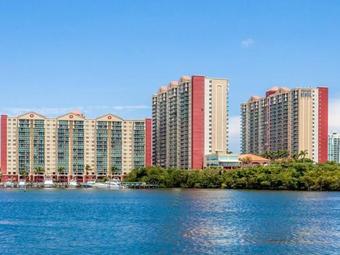 Luxury Apartments At Intracoastal Yacht Club