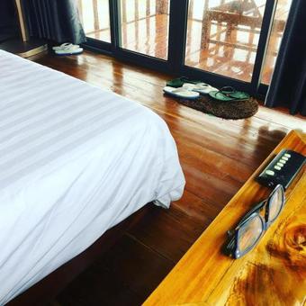 Lodge Lotus Home