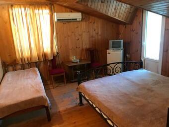 Hostal Amra2000 Guest House