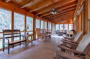Creekside Getaway