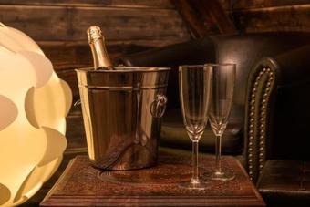 Hostal Penzion Adam?v Dv?r