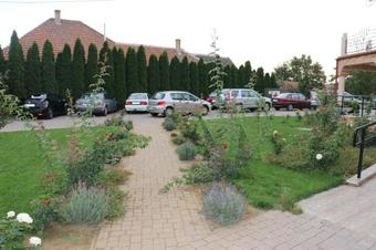 Hostal Menyecskeh�z