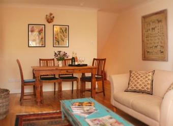 Bed & Breakfast Cat And Custard Pot Inn