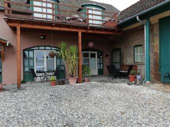 Bed & Breakfast Hegyh�t - Izm�ny �d�l?h�z