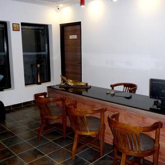 Hotel Mist N Meadows Resort