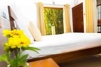 Kelani River's Edge Bungalow