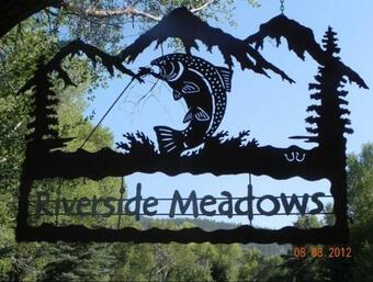 Lodge Riverside Meadows Cabins