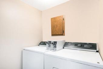 Hotel Super 8 By Wyndham Milbank Sd