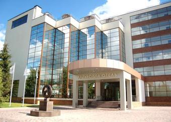 Arthurs Village & Spa Hotel
