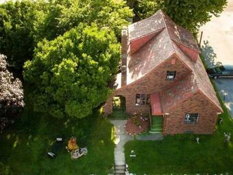 Maple Street Bed And Breakfast