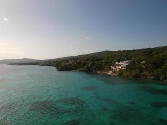 Hotel Moxons Beach Club