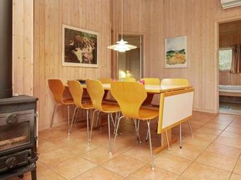 Four-bedroom Holiday Home In Humble 6