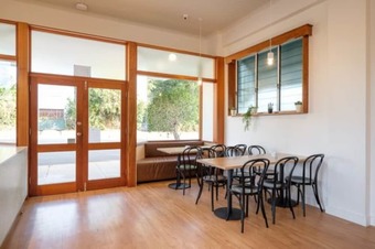 Cabana Barney Beach Accommodation