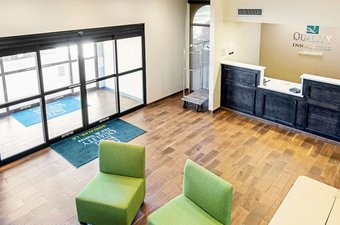 Hotel Quality Inn & Suites Near Tanger Outlet Mall